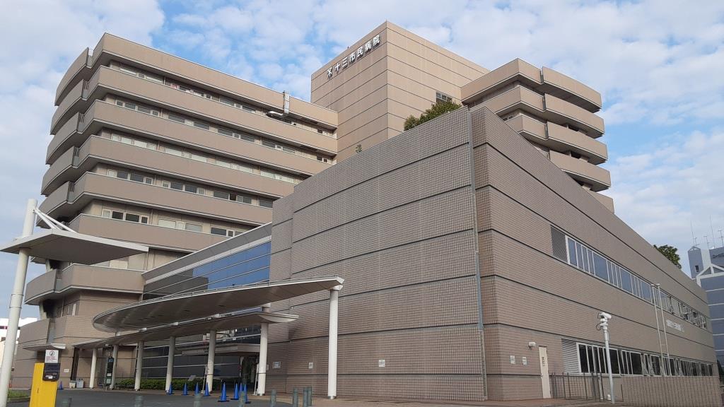 コロナ専門病院となった十三市民病院（大阪市淀川区）